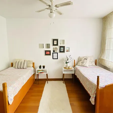 Comfy Flat 2 No Air Condition But Has Ceiling Fans And Heating