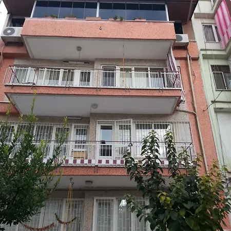 Comfy Flat 2 No Air Condition But Has Ceiling Fans And Heating *