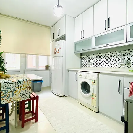 Comfy Flat 2 No Air Condition But Has Ceiling Fans And Heating