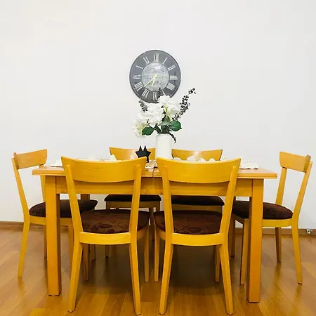 Comfy Flat 2 No Air Condition But Has Ceiling Fans And Heating Apartment
