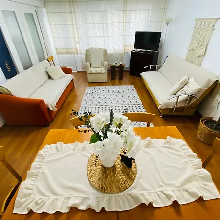 Apartment Comfy Flat 2 No Air Condition But Has Ceiling Fans And Heating *