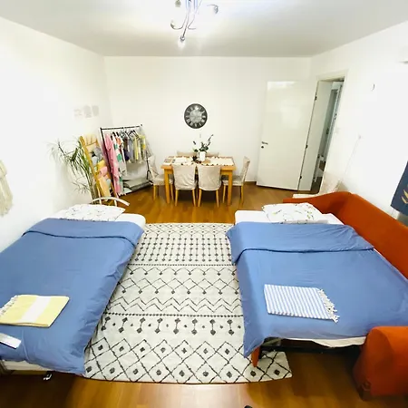 Comfy Flat 2 No Air Condition But Has Ceiling Fans And Heating Apartment