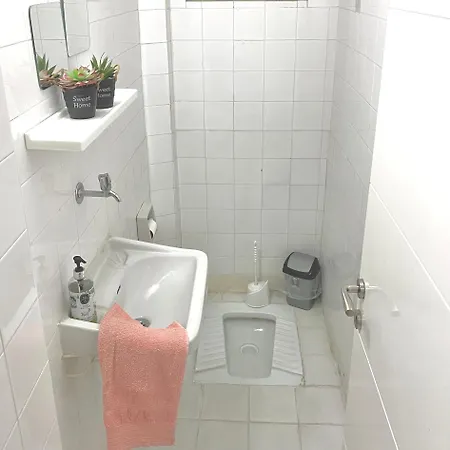 Comfy Flat 2 No Air Condition But Has Ceiling Fans And Heating