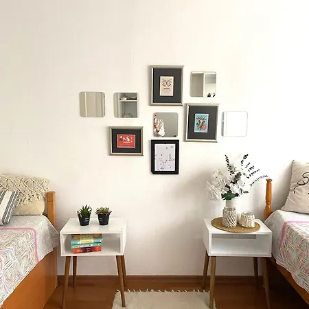 Apartment Comfy Flat 2 No Air Condition But Has Ceiling Fans And Heating