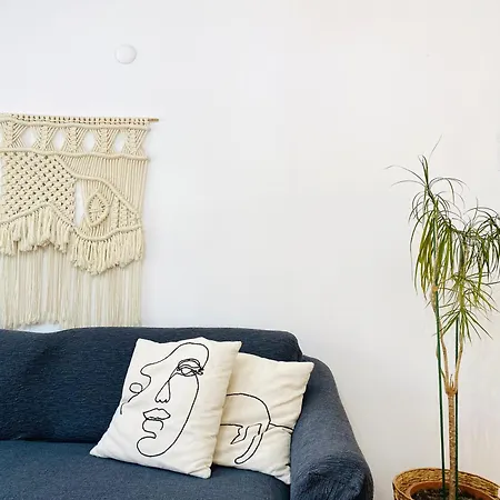 Apartment Comfy Flat 2 No Air Condition But Has Ceiling Fans And Heating *